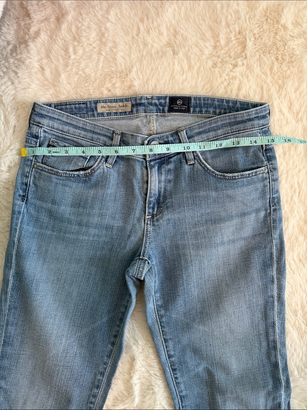 Women's Light Wash Jeans - Stretch Slim - Picture 7 of 8